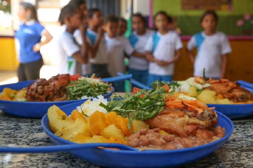 Alunos da rede estadual de ensino recebem segunda parcela do cartão alimentação em Rondônia