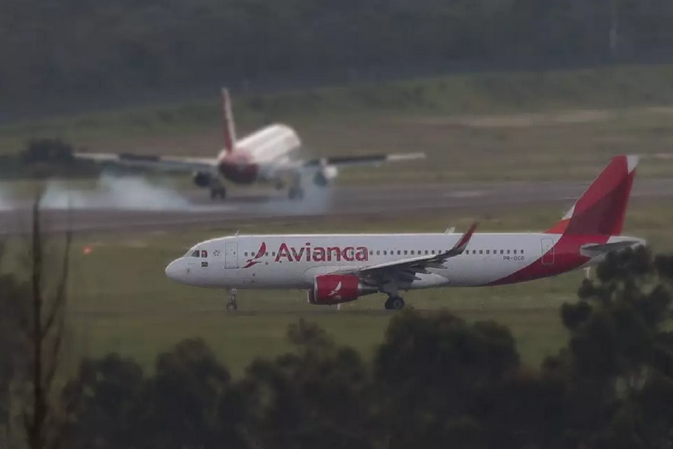 Após fim da Avianca, preço de passagens aéreas sobe mais de 22%