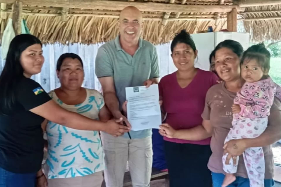 Deputado Ismael Crispin visita Aldeia Trindade e apresenta projeto para valorizar mulheres indígenas e sua cultura