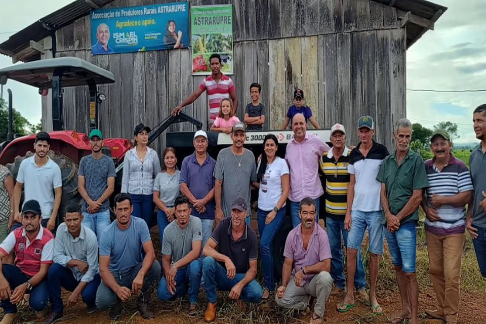 Deputado Ismael Crispin faz a primeira entrega do ano em Seringueiras
