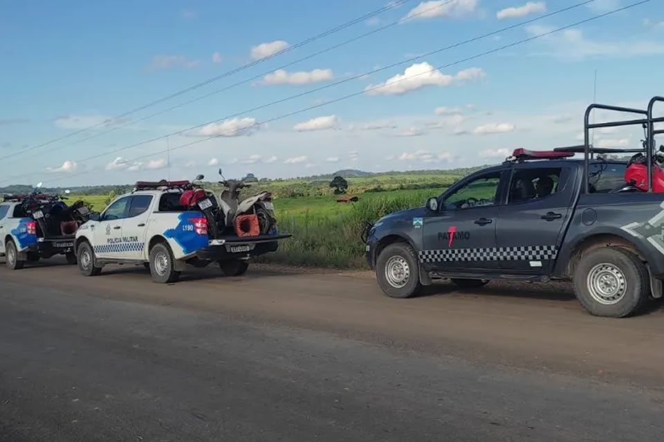 PM apreende sete motos após flagra de racha em estrada rural