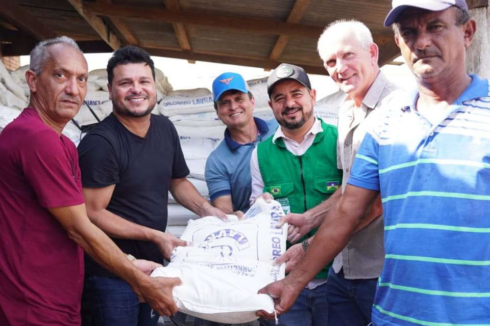Marcelo Cruz destina 30 toneladas de calcário para Alto Paraíso