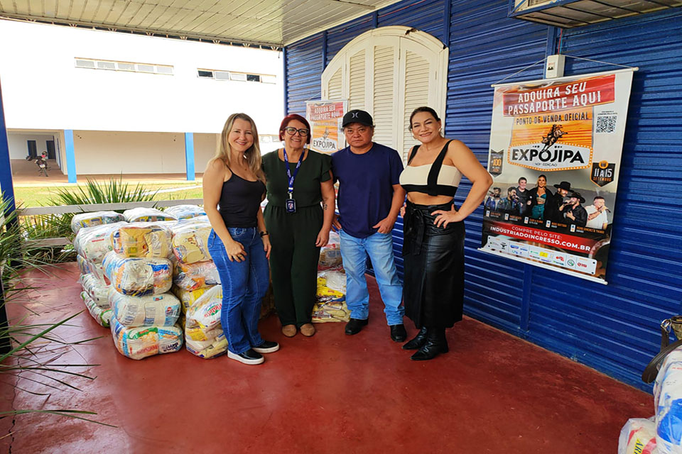 43ª Expojipa entrega mais de duas toneladas de alimentos arrecadados