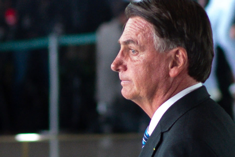 TSE retoma julgamento de Bolsonaro sob contestação por rapidez e junção de ações