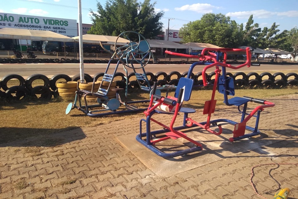 Rolim de Moura - Na Pista de Kart, prefeitura substitui equipamentos danificados da Academia ao Ar livre por equipamentos novos
