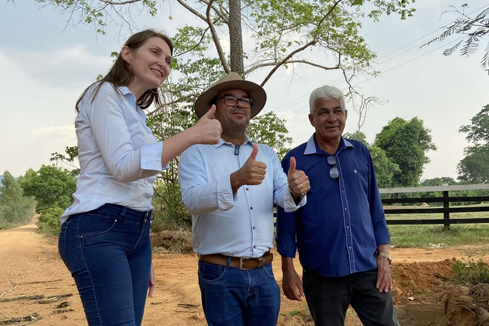 Deputada Lebrinha acompanha obras de combate a erosão que reforçam segurança nas estradas rurais de Nova Brasilândia do Oeste