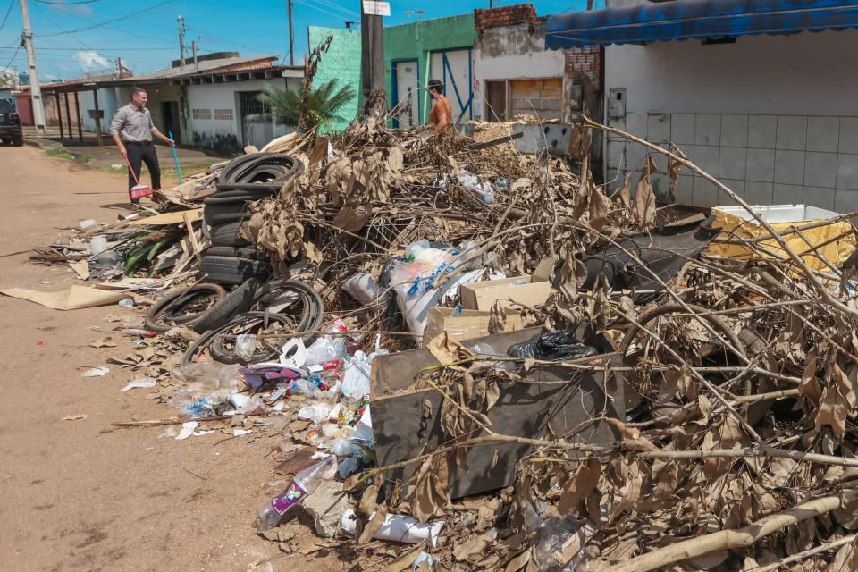 Prefeito Léo Moraes alerta a população para o descarte irregular de entulhos nas ruas de Porto Velho