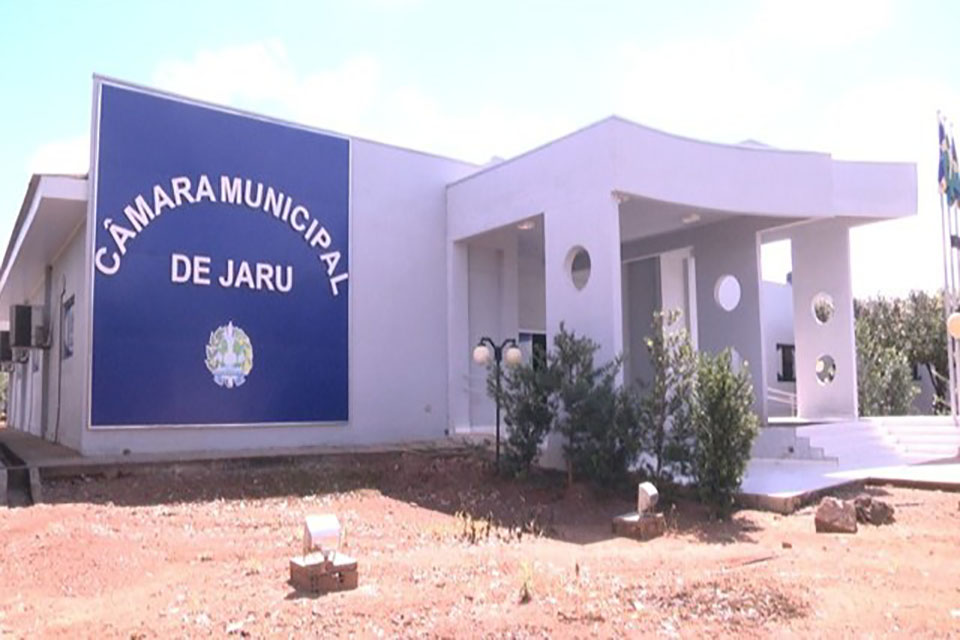 Câmara de Jaru aprova aumento de salários de prefeito, vice, secretários e vereadores