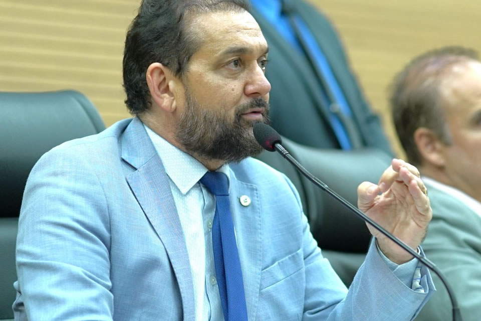 Alero sedia primeira reunião do Parlamento Amazônico para posse de Laerte Gomes