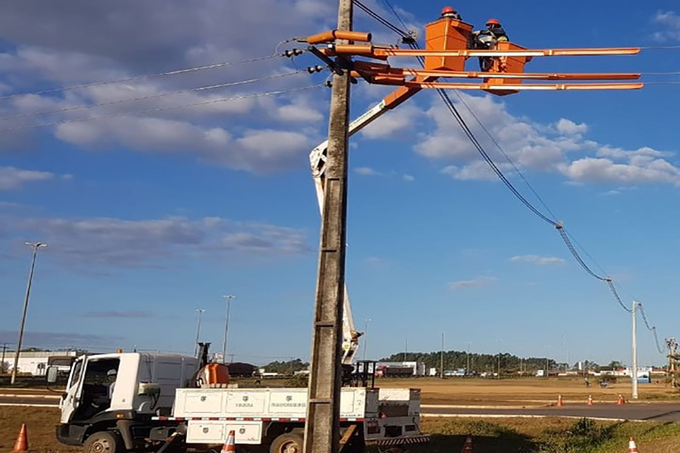 Seis municípios de Rondônia sem energia para obras de manutenção da Ceron