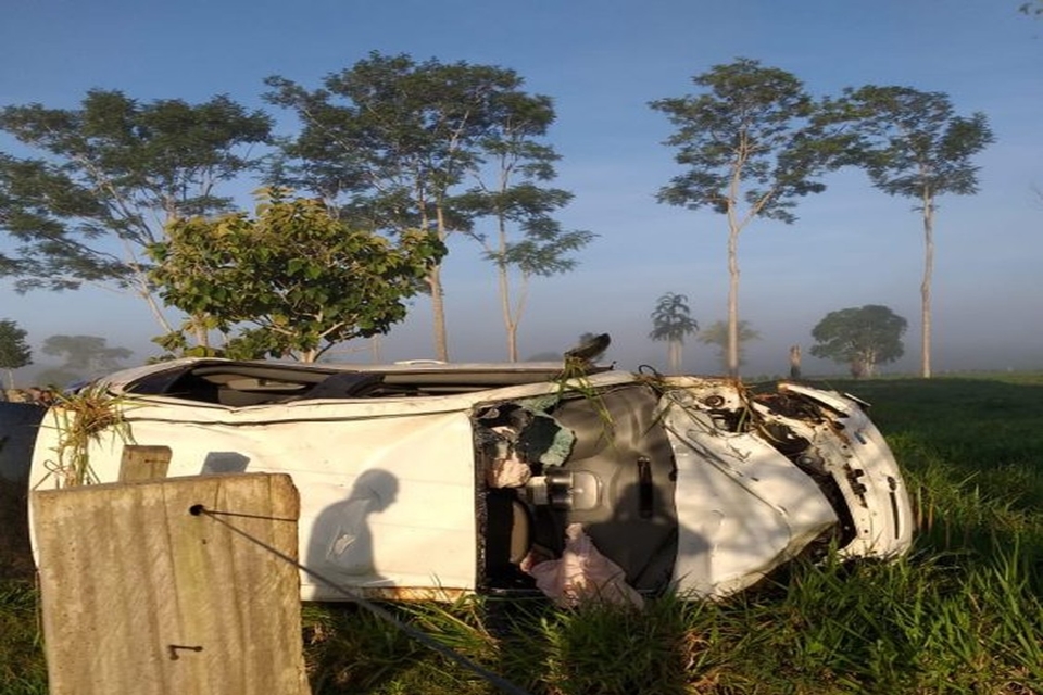 Casal morre e quatro pessoas ficam feridas após acidente entre carro e moto