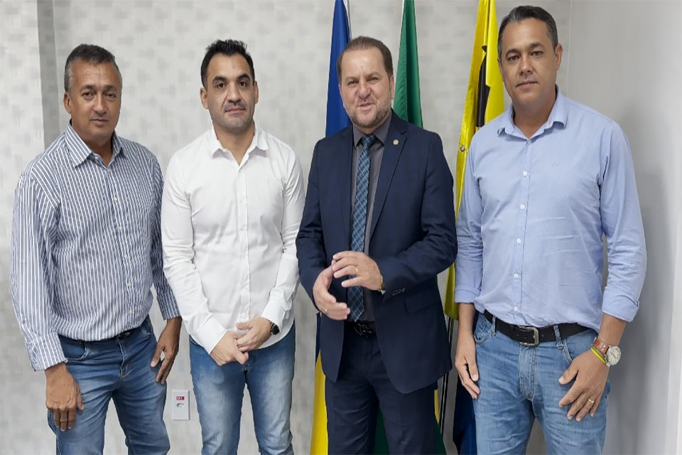 Cirone Deiró anuncia a sinalização da Rodovia Lúcia Tereza