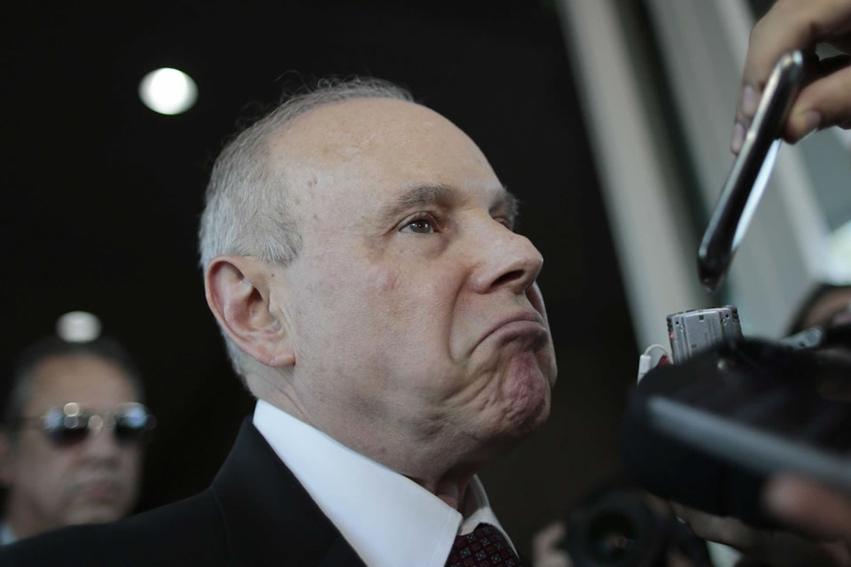 Mantega abre mão de ir para Vale em movimento articulado com Lula