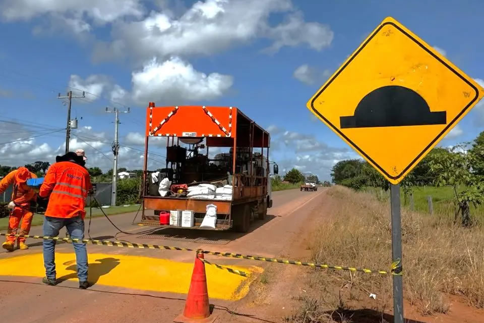 Manutenção e nova sinalização reforçam investimento do governo de RO na trafegabilidade entre as rodovias 486 e 133