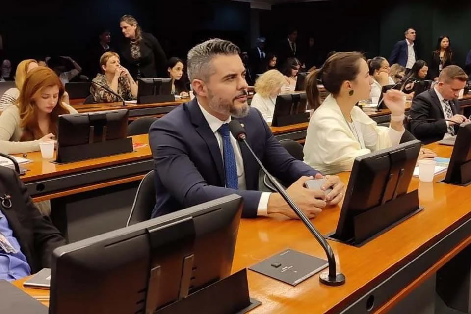 Relatório do deputado Thiago Flores garante avanço na regularização de templos religiosos
