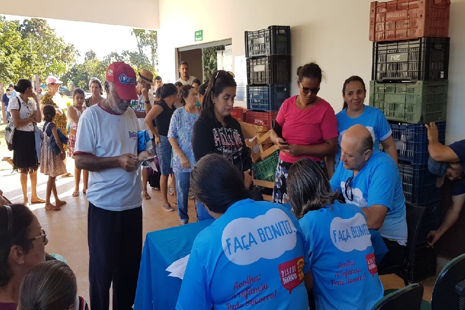 Prefeitura de Rolim de Moura: Distribui alimentos para mais de 90 famílias em Nova Estrela