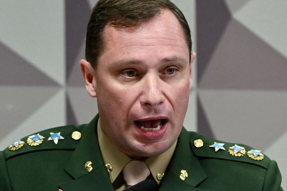 Cid lamentou disciplina de militares durante discussão golpista, mostram mensagens