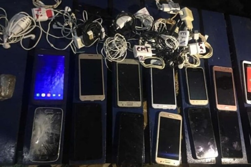 Vários celulares e drogas são apreendidos dentro do Urso Panda