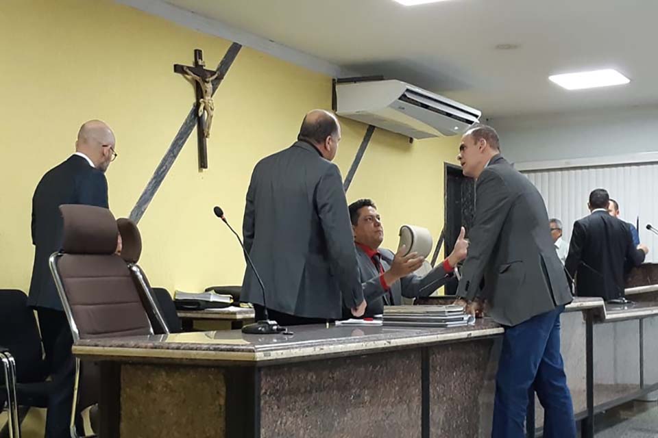 Vereadores desistem da bobagem de colocar nome em placas de inauguração de obras em Porto Velho