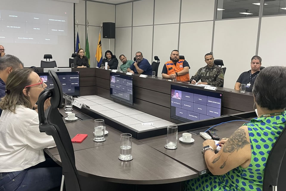 Prefeitura de Porto Velho se reúne com gestores e especialistas para planejar ações de enfrentamento da crise hídrica pela seca do rio Madeira