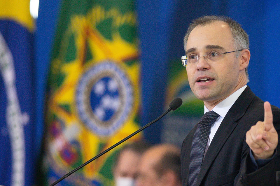 Mendonça cobra investigação após Gilmar apontar narcomilícia evangélica