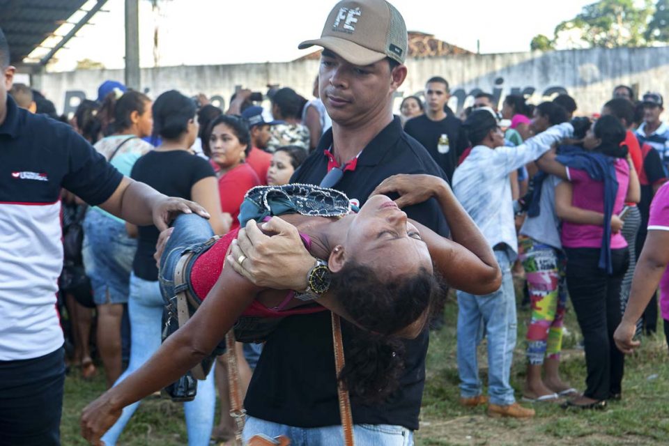 Massacre: por causa do mau cheiro, famílias desistem de velar mortos, em Altamira