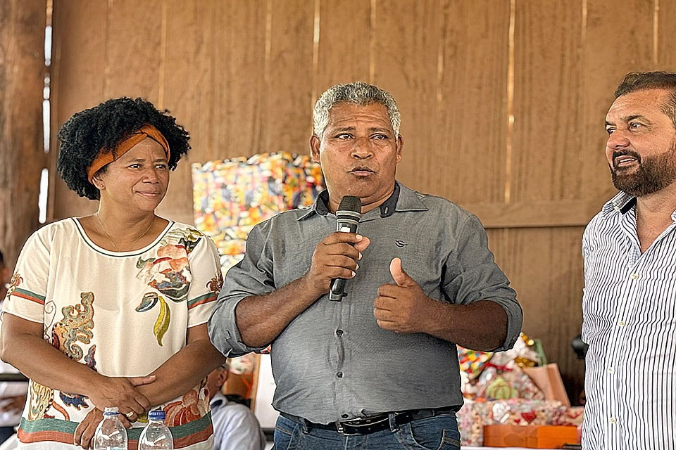 Deputada Sílvia Cristina faz a entrega de implementos agrícolas para três associações rurais de Mirante da Serra