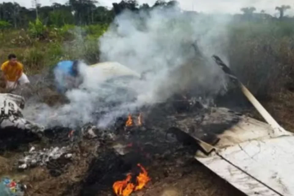 Avião cai em região de mata no interior do Acre e deixa uma pessoa morta