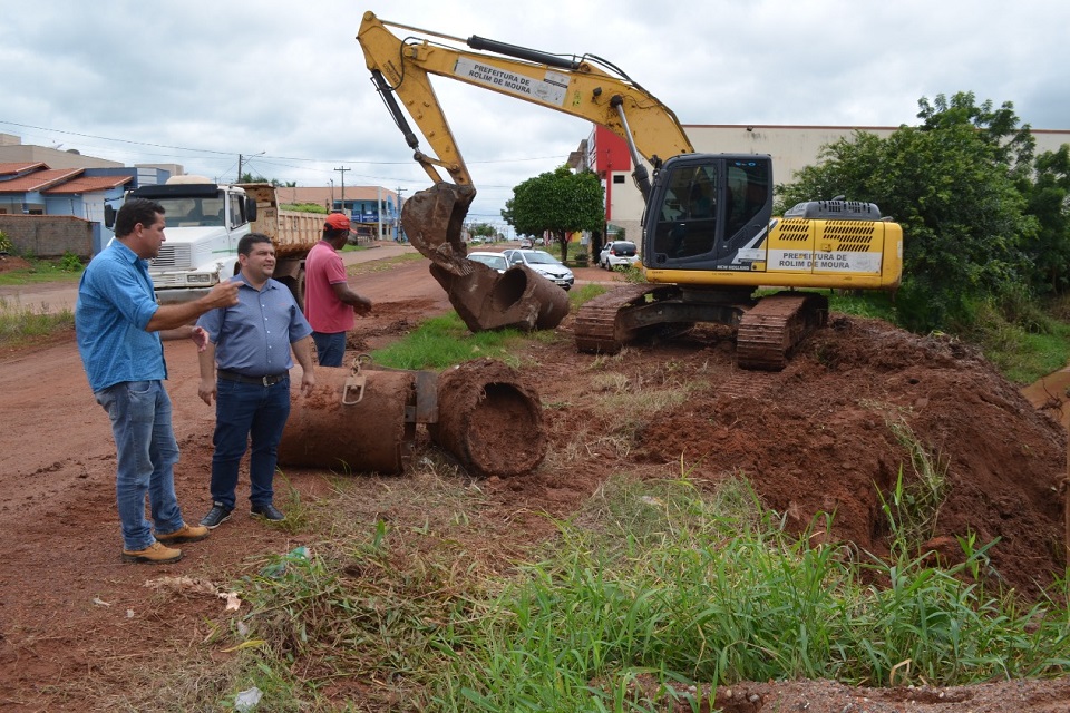 Prefeitura de Rolim de Moura inicia limpeza de igarapés e canais