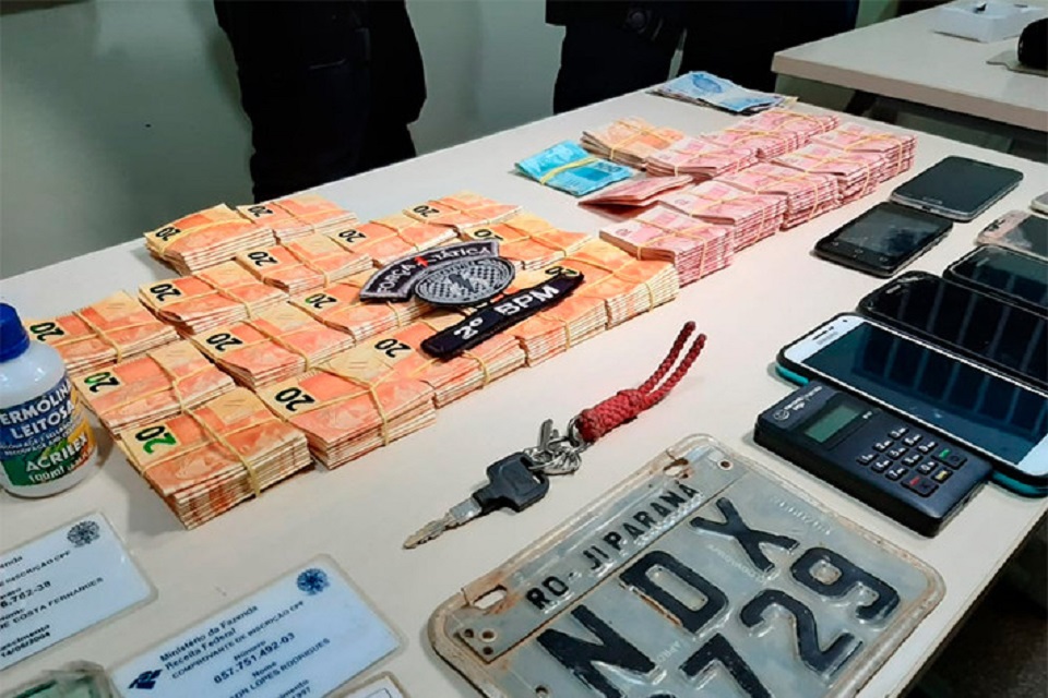 PM prende 11 pessoas e apreende mais de R$ 30 mil em notas falsas