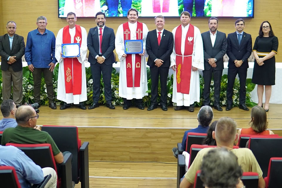 Goebel preside sessão solene em homenagem aos 120 anos da Igreja Luterana no Brasil e 52 anos em Rondônia