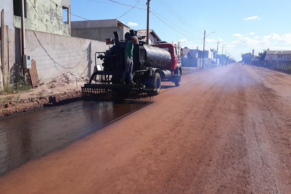 VILHENA: impermeabilização para asfalto na avenida Rondônia iniciou nesta segunda