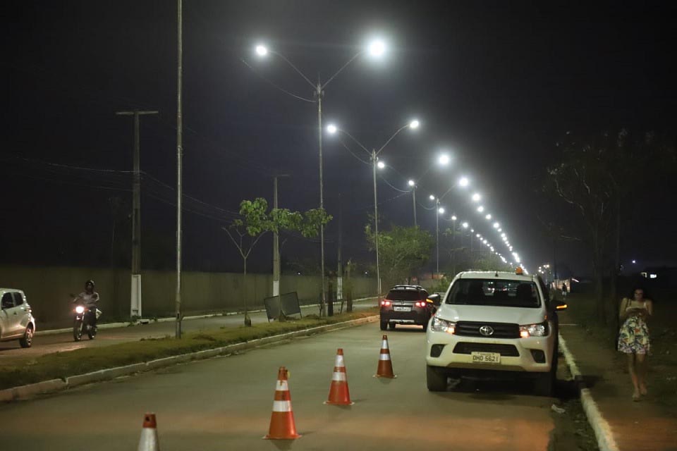 Prefeitura instala rede de iluminação aérea na Guaporé