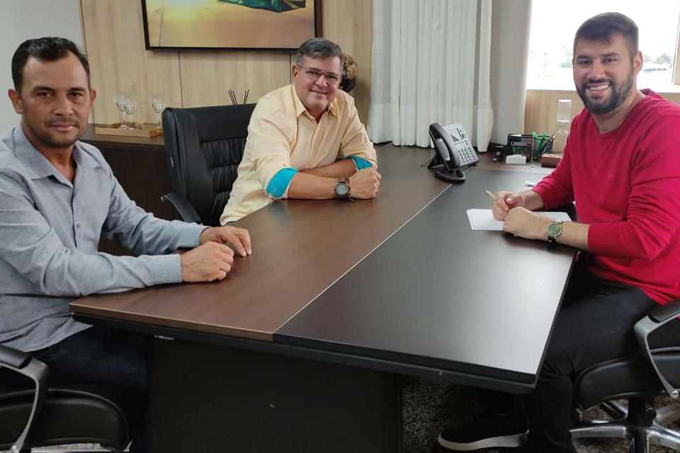 Deputado Nim Barroso reafirma compromisso com Castanheiras
