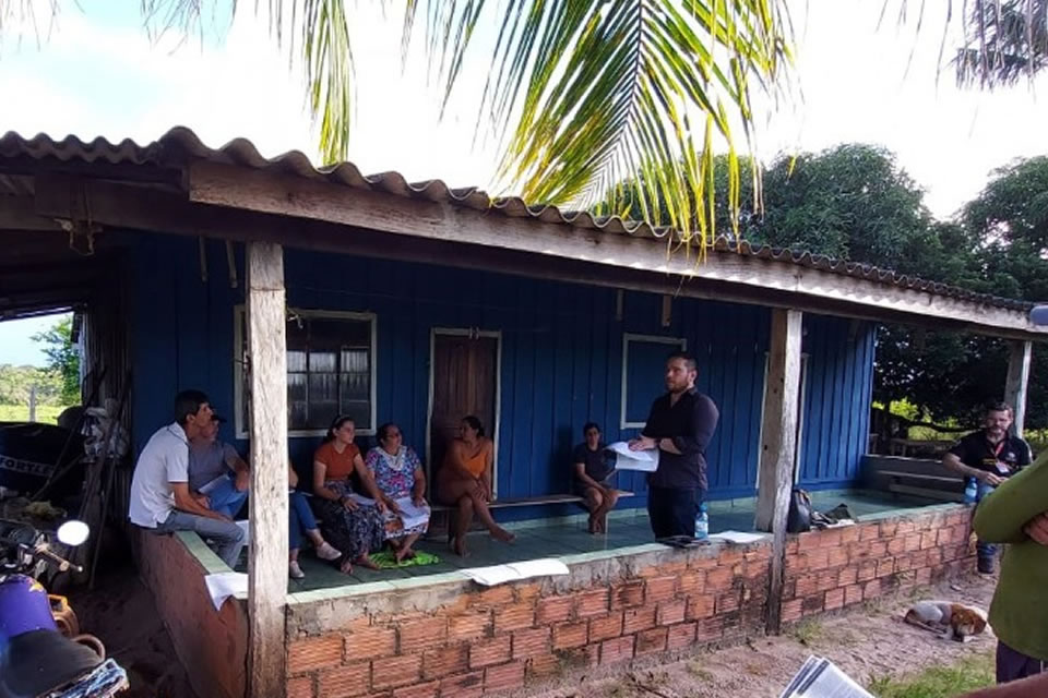 MPRO discute transporte escolar com moradores da Linha Estrada Velha do Calcário, em Pimenta Bueno