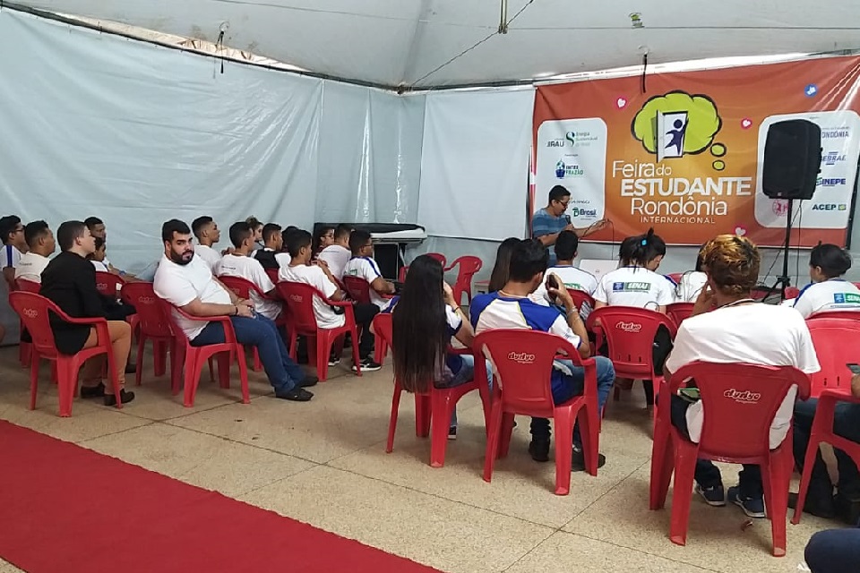Prefeitura participa da 2ª Feira Internacional do Estudante