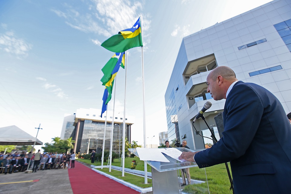 Ismael Crispin celebra introdução do símbolo soberano do Poder Legislativo de Rondônia