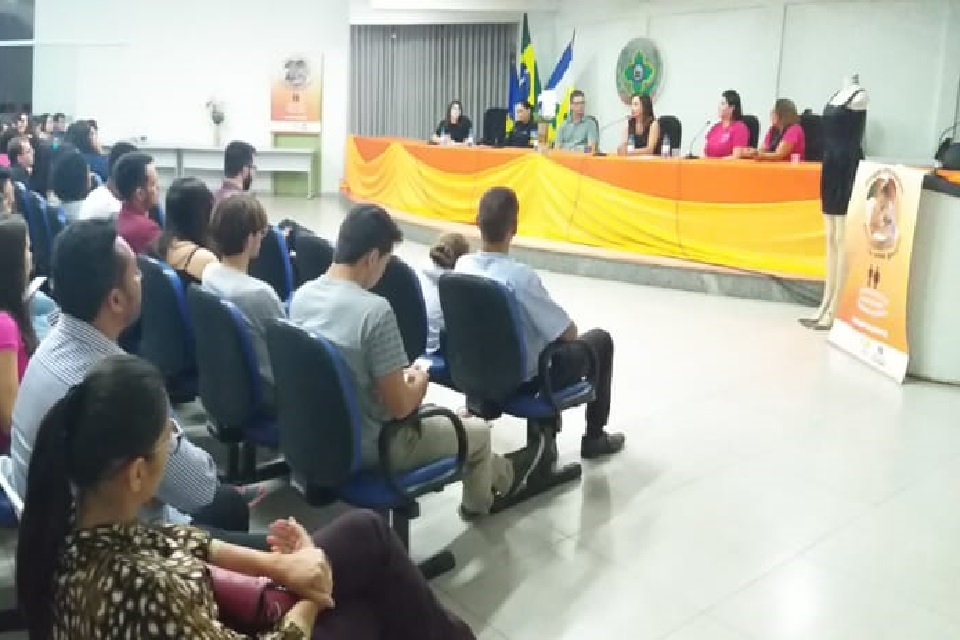 Seminário em alusão à lei Maria da Penha reúne quase 200 participantes na Prefeitura