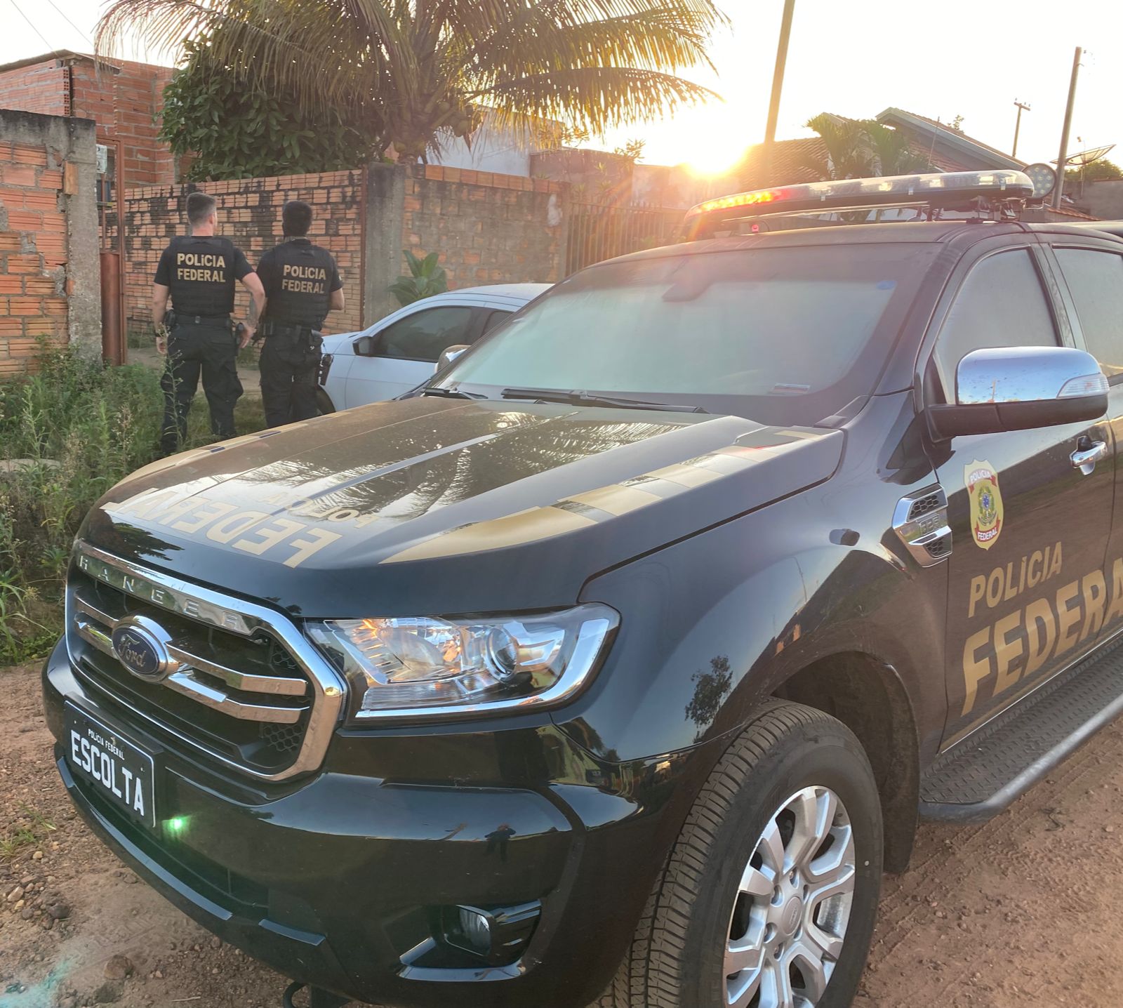 Os mandados foram expedidos pela 2ª Vara Criminal da Comarca de Vilhena/RO.