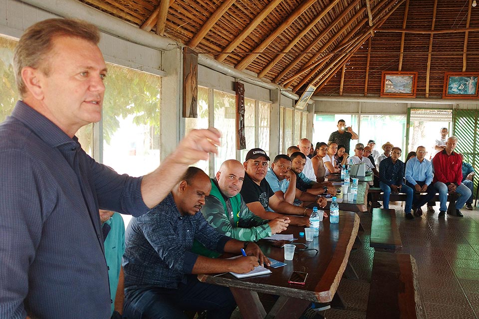 Luizinho Goebel participa de encontro para implantação da pesca cota zero no Rio Guaporé