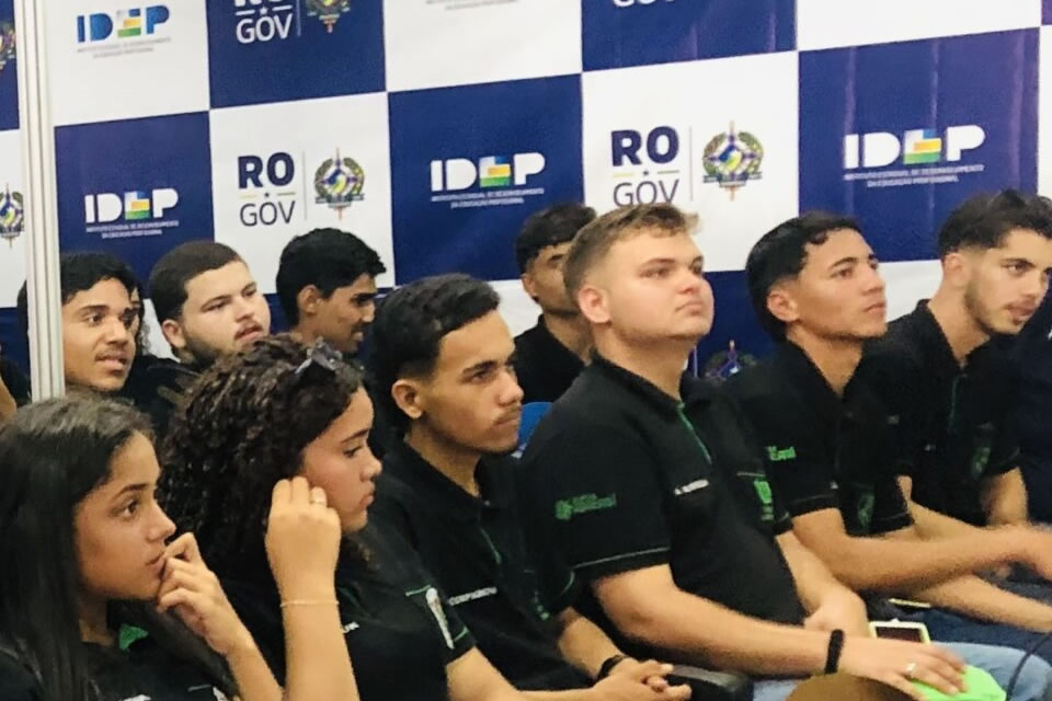 Estudantes de cursos voltados ao agro participam de workshop sobre economia verde, na Rondônia Rural Show Internacional