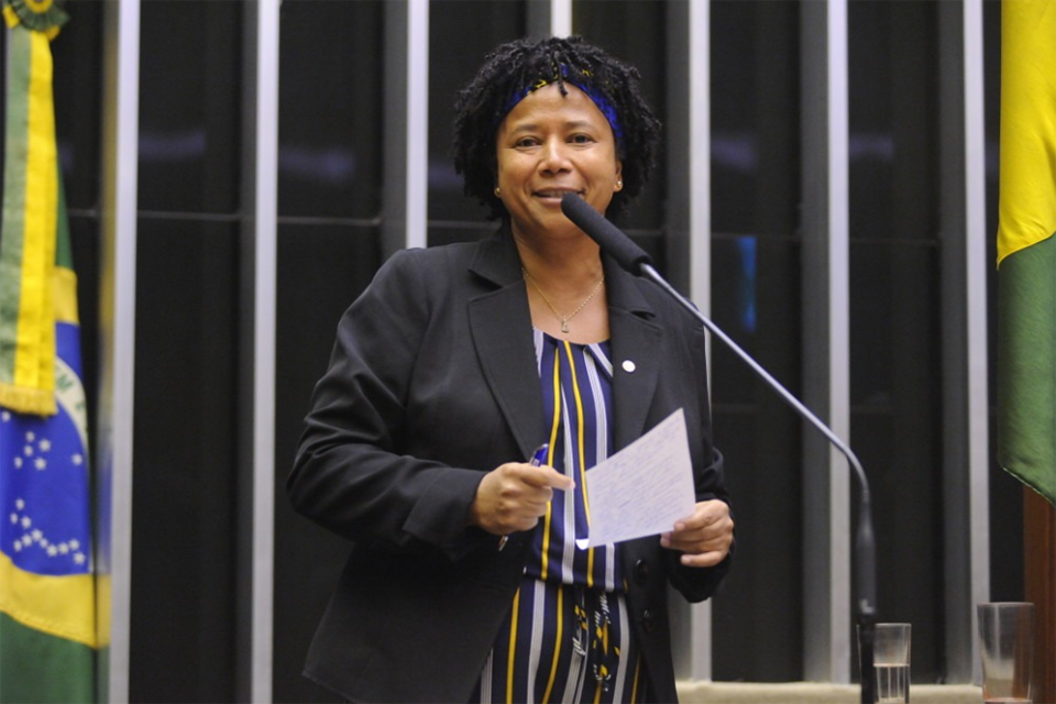 Deputada federal rondoniense da esquerda joga a favor da corrupção