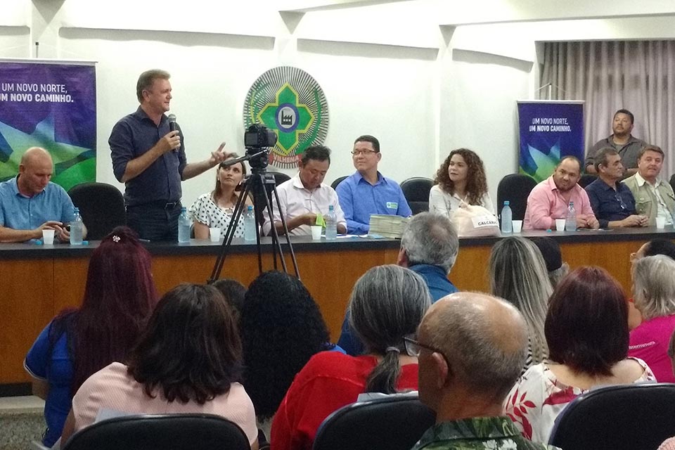 Deputado Luizinho Goebel acompanha governador em agenda pelo Cone Sul, com entrega de benefícios