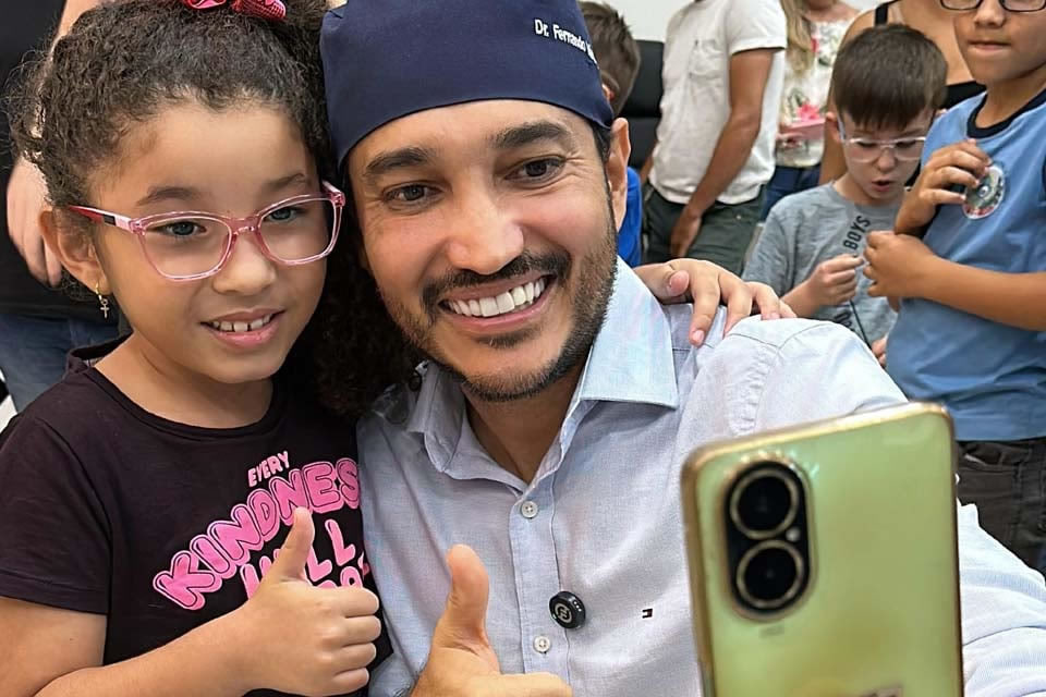 Projeto do Deputado Dr. Fernando Máximo já atendeu 16 mil alunos com entrega de óculos