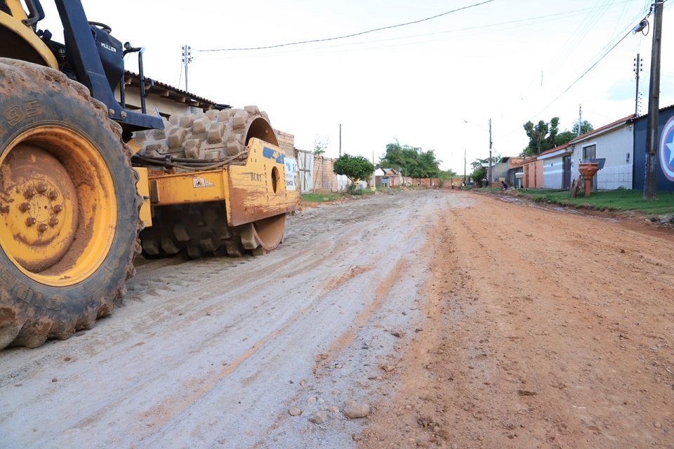 Prefeitura asfalta ruas do bairro Lagoinha
