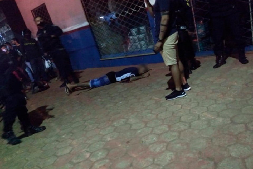 Criminoso é baleado após ser flagrado em assalto