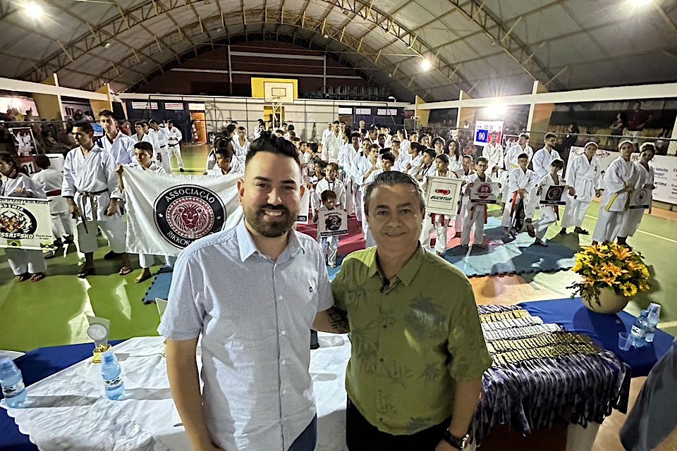 Conquista histórica no Karatê de Espigão D Oeste recebe reconhecimento do Deputado Cássio Gois