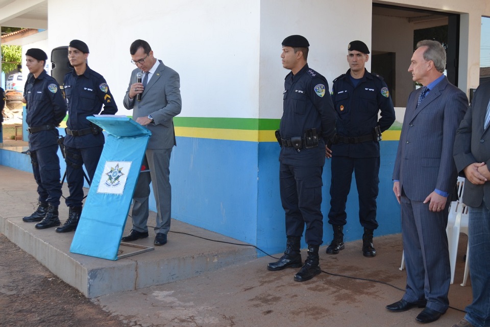 Prefeito Luizão participa de solenidade em homenagem aos PMs que salvaram vida de criança