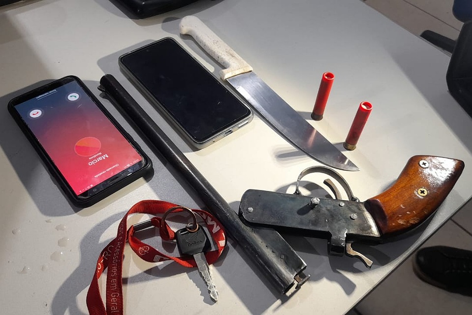Dupla é presa com arma de fogo após realizar arrastão na zona leste de Porto Velho