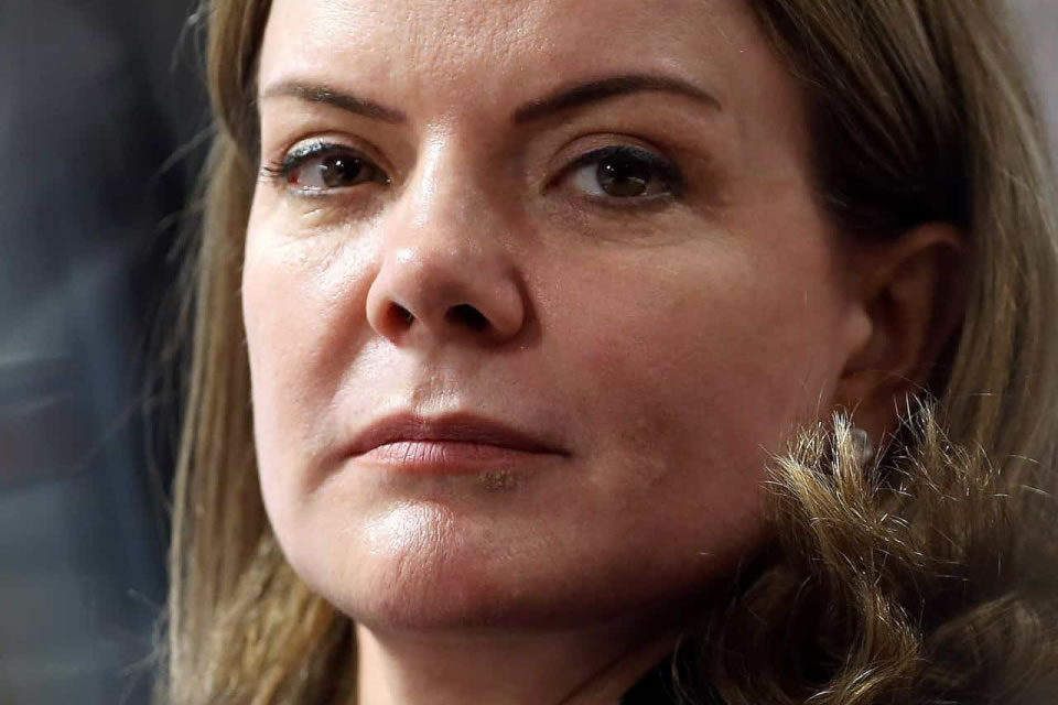 Gleisi cede à pressão do PT e chama de erro voto de Jaques Wagner a favor de PEC do STF